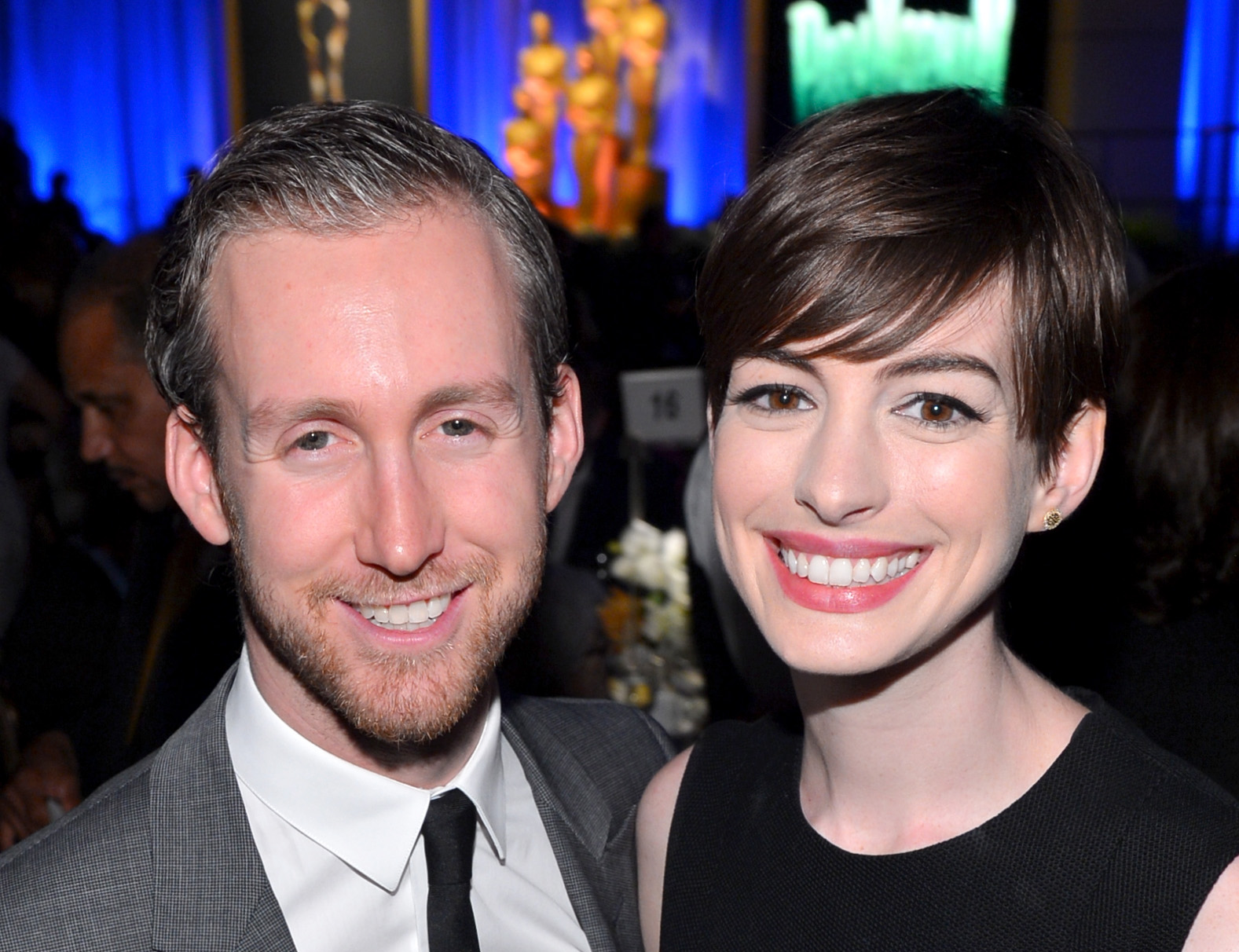 Anne Hathaway: Nhan sắc đánh bật Lisa (BLACKPINK), từng bị phản bội và cuộc hôn nhân viên mãn - Hình 7