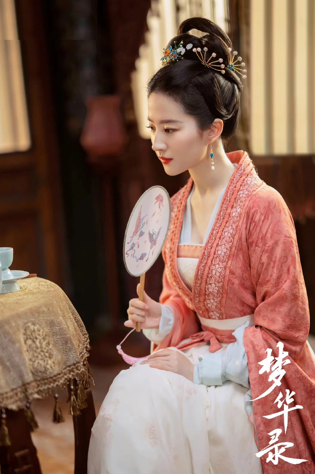 Lưu Diệc Phi để lộ ảnh bố ruột thời trẻ, nhan sắc cực phẩm lại hao hao Trần Hiểu - Hình 5