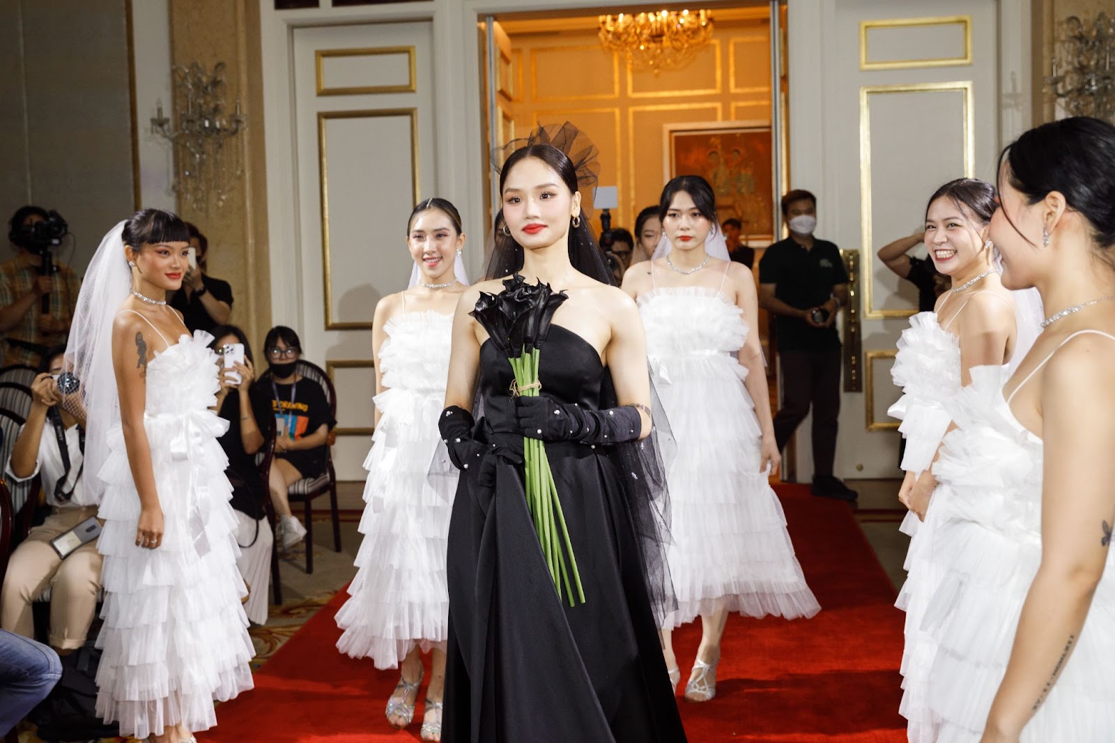 Miu Lê bị lộ hàng' và hành động của sao nam gây chú ý - Hình 9