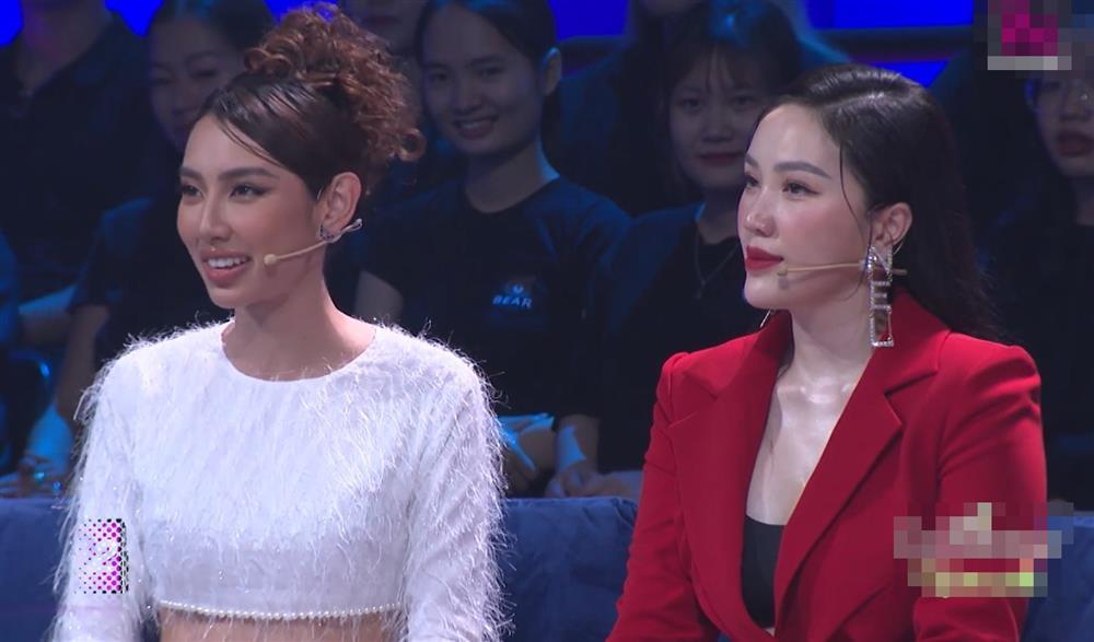 Hoàng Oanh gây choáng khi diện trang phục ô dề, lấn át cả nữ chính 'Người ấy là ai' - Hình 3