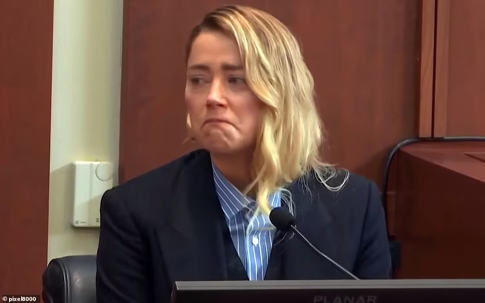 Amber Heard hết tiền, bị bắt gặp xuề xoà đi mua đồ giảm giá - Hình 6