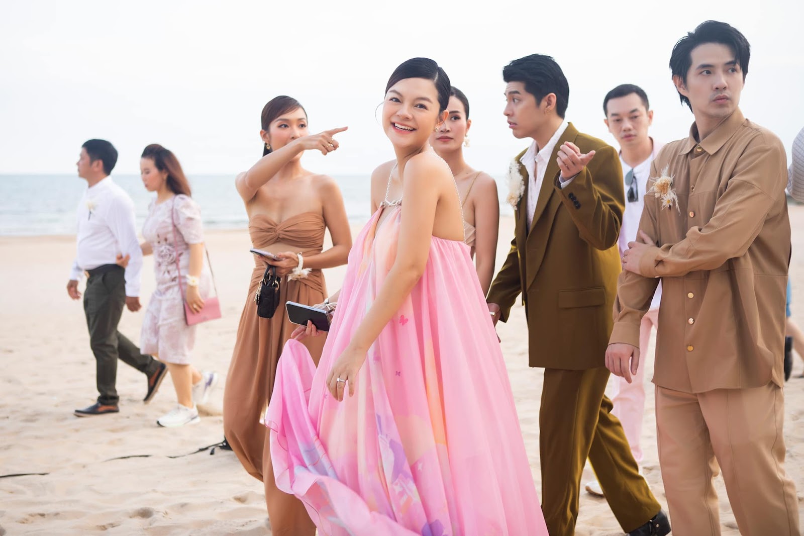 Phạm Quỳnh Anh lộ đã bí mật kết hôn trong đám cưới Minh Hằng, đồng nghiệp lầy lội trêu chọc điều này - Hình 4