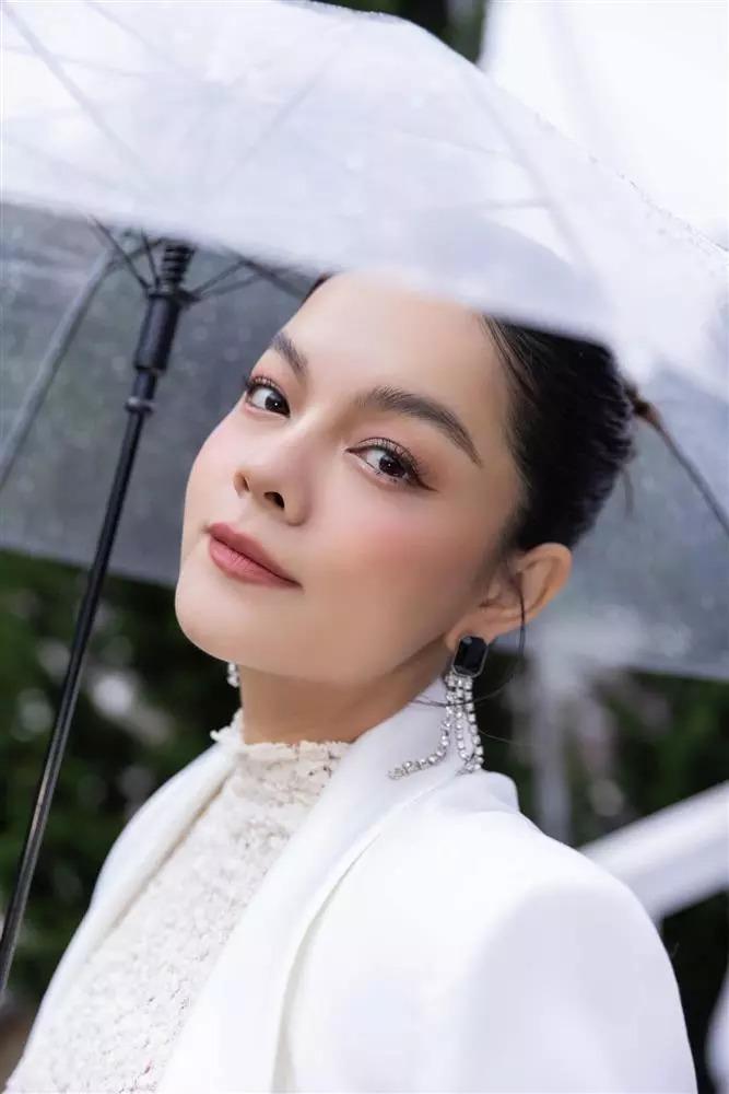 Phạm Quỳnh Anh lộ đã bí mật kết hôn trong đám cưới Minh Hằng, đồng nghiệp lầy lội trêu chọc điều này - Hình 11