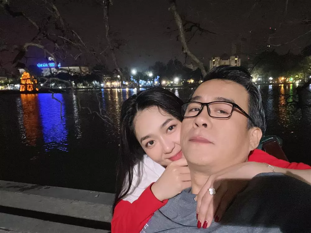 Bố đẻ Hà Thanh Xuân phản ứng thế nào khi con gái lấy Vua cá Koi Thắng Ngô? - Hình 1