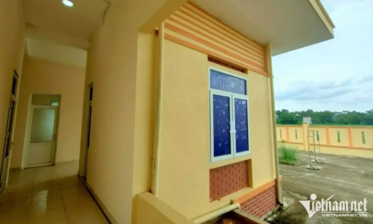 Chủ tịch xã không mảnh vải che thân với cấp dưới ngay trụ sở làm việc được bố trí công việc khác? - Hình 6