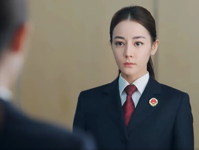 Địch Lệ Nhiệt Ba lộ khuyết điểm chí mạng trong lễ đóng máy phim mới - Hình 7