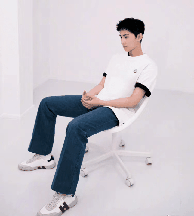 Dương Dương lộ thân hình đầy hình xăm chất chơi, khác xa với vẻ 'good boy' thường thấy - Hình 12