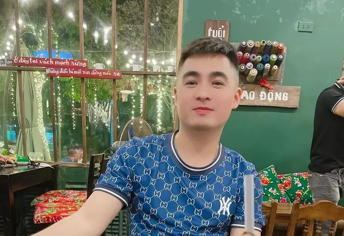 Vụ chồng mất tích bỏ xe ô tô trên cầu: Vợ đội mưa đi tìm, người nhà lên tiếng về áp lực bí mật - Hình 1