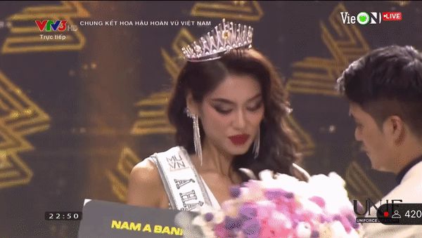 Clip: Thảo Nhi Lê hốt hoảng làm rớt vương miện Á hậu 1 ngay trên sân khấu - Hình 2