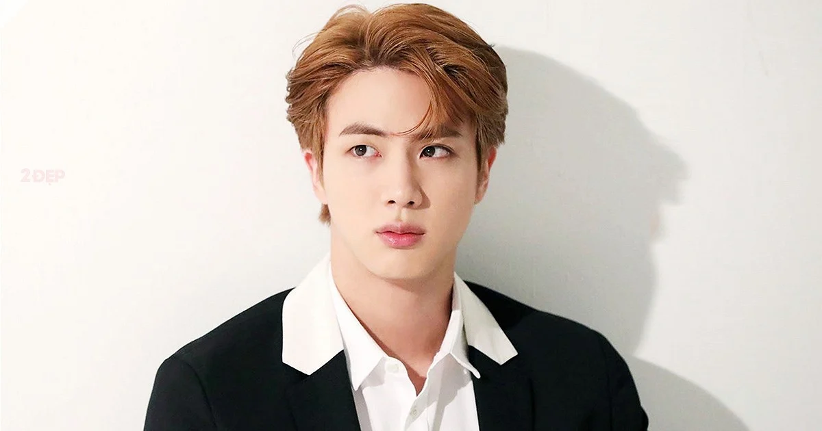 Jin - Anh cả sở hữu gương mặt tỷ lệ vàng không góc chết và hành trình thoát mác người thừa của BTS - Hình 1