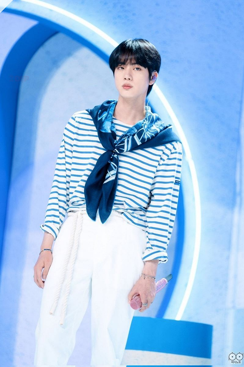Jin - Anh cả sở hữu gương mặt tỷ lệ vàng không góc chết và hành trình thoát mác người thừa của BTS - Hình 8