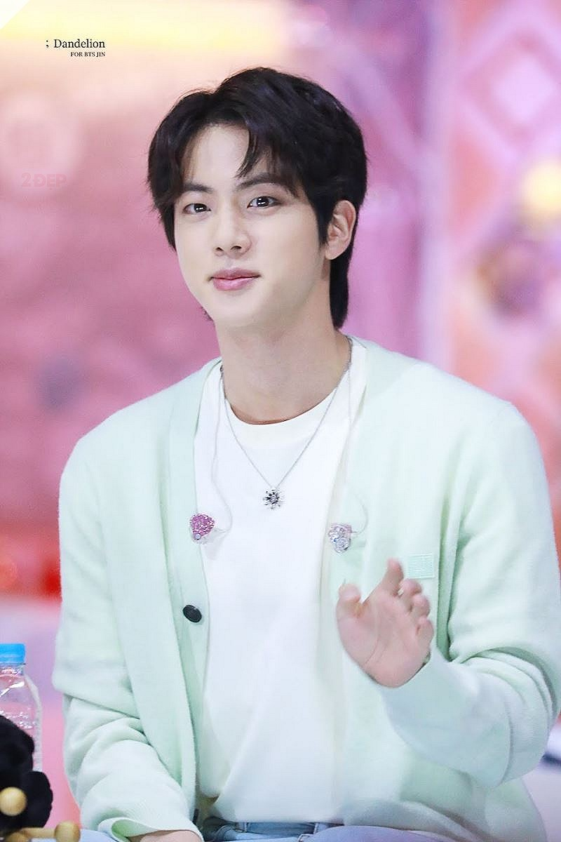 Jin - Anh cả sở hữu gương mặt tỷ lệ vàng không góc chết và hành trình thoát mác người thừa của BTS - Hình 7