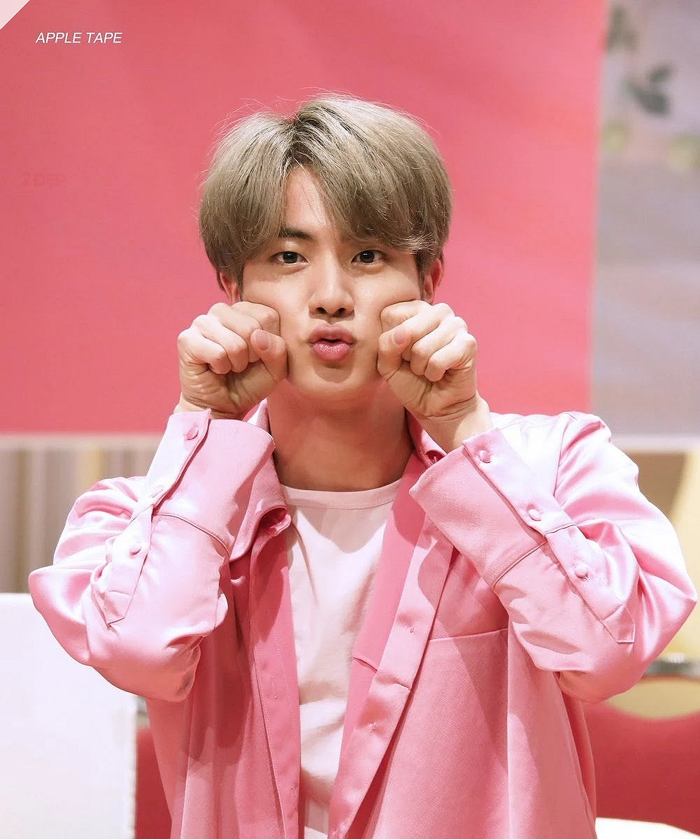 Jin - Anh cả sở hữu gương mặt tỷ lệ vàng không góc chết và hành trình thoát mác người thừa của BTS - Hình 5