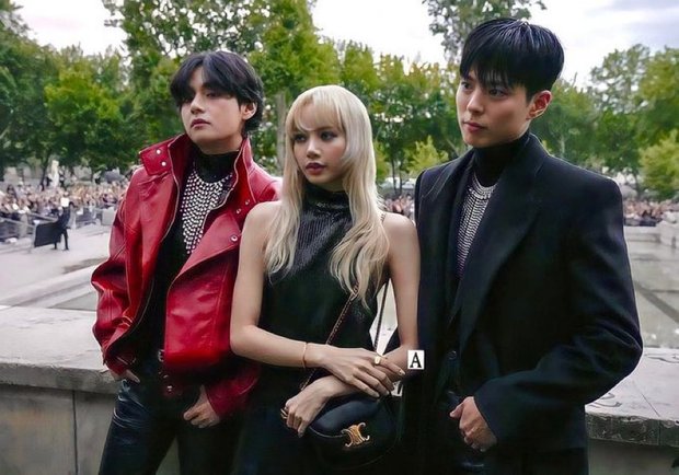 Lisa (BLACKPINK) được V (BTS) - Park Bo Gum cưng hết nấc tại sự kiện - Hình 4