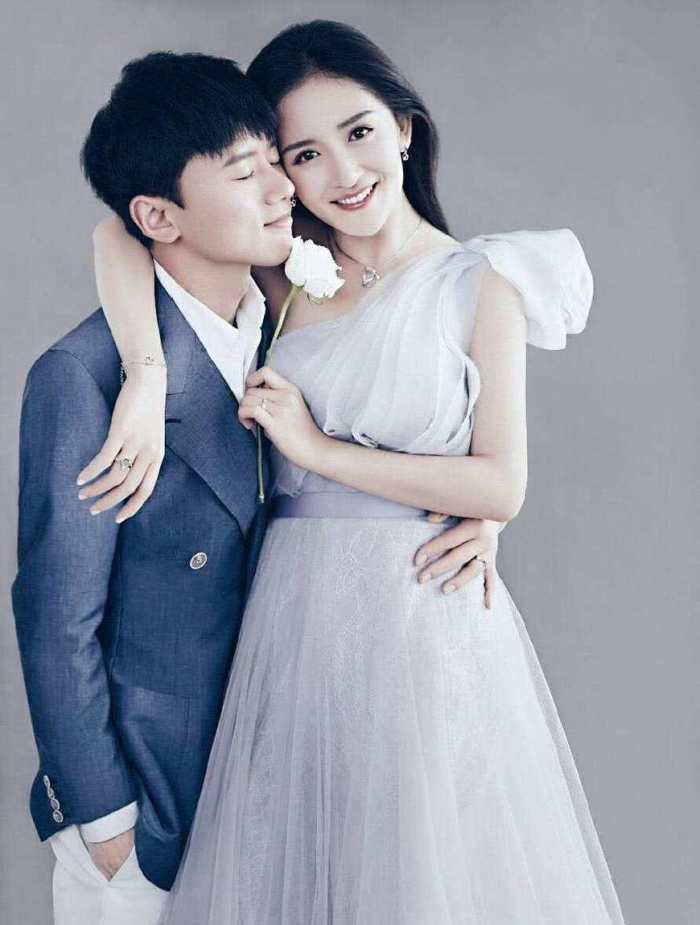 Trần Hiểu - Trần Nghiên Hy, Tạ Na - Trương Kiệt và những gia đình nghệ sĩ đáng ngưỡng mộ nhất Cbiz - Hình 7