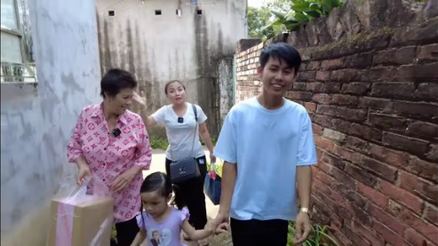 Quỳnh Trần JP đi thăm 1 Youtuber quyền lực không kém bà Tân Vlog - Hình 1