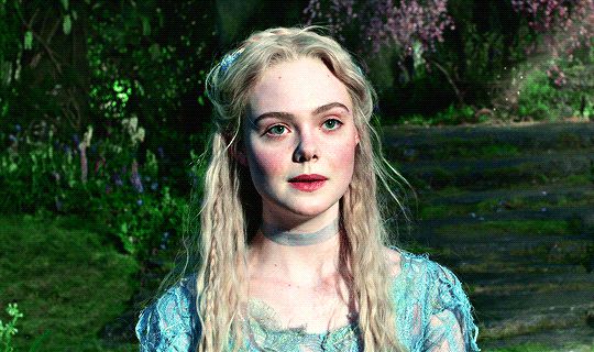 Vai công chúa ngủ trong rừng suýt về tay mỹ nhân này: Đối thủ nhan sắc của Elle Fanning, khóc nức nở vì thua cuộc - Hình 2