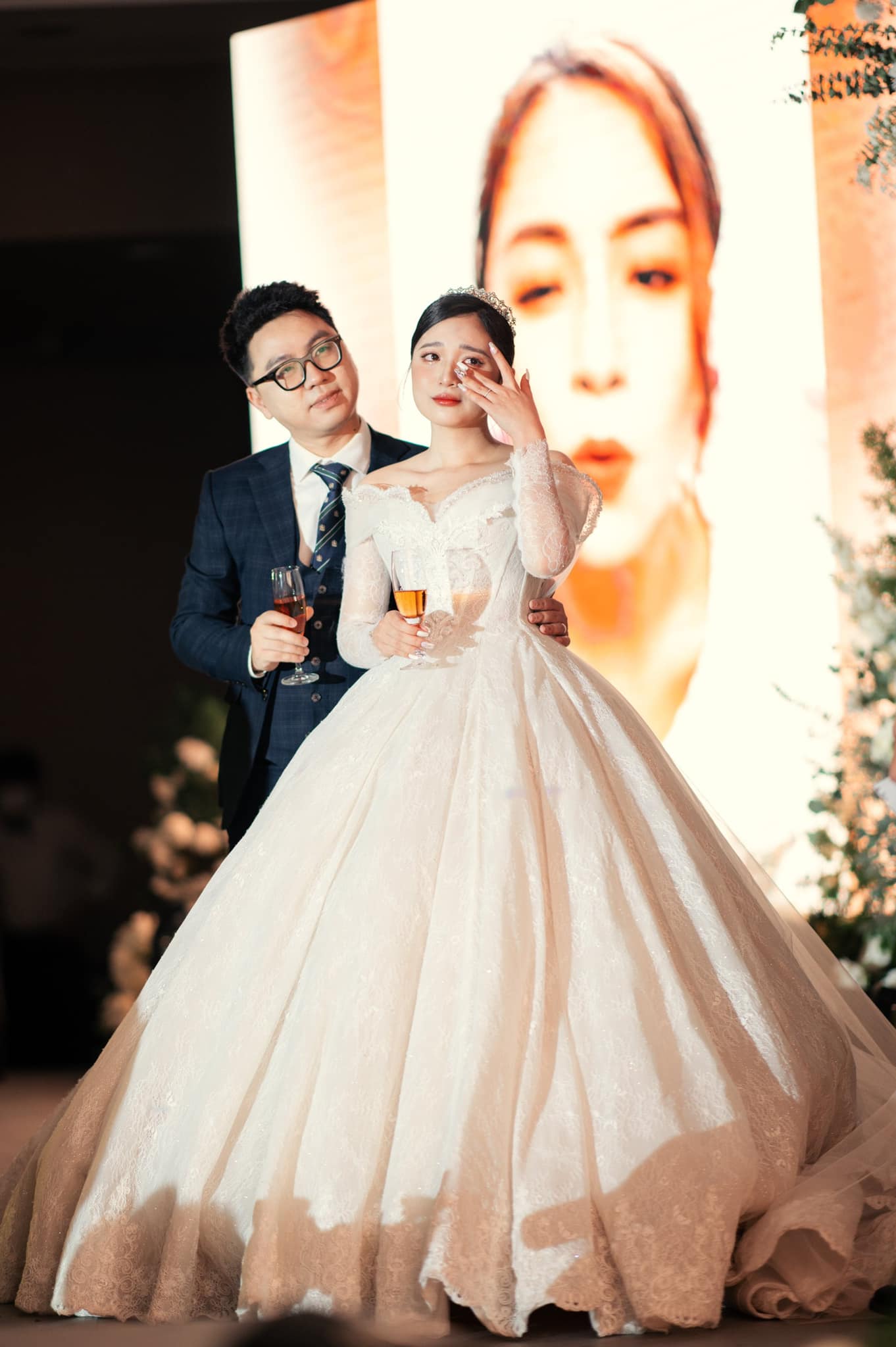 Being ridiculed by netizens for being famous for relying on her husband&#39;s breath, MC Phuong Thao (VTV) responded harshly: What do you eat? - Photo 6