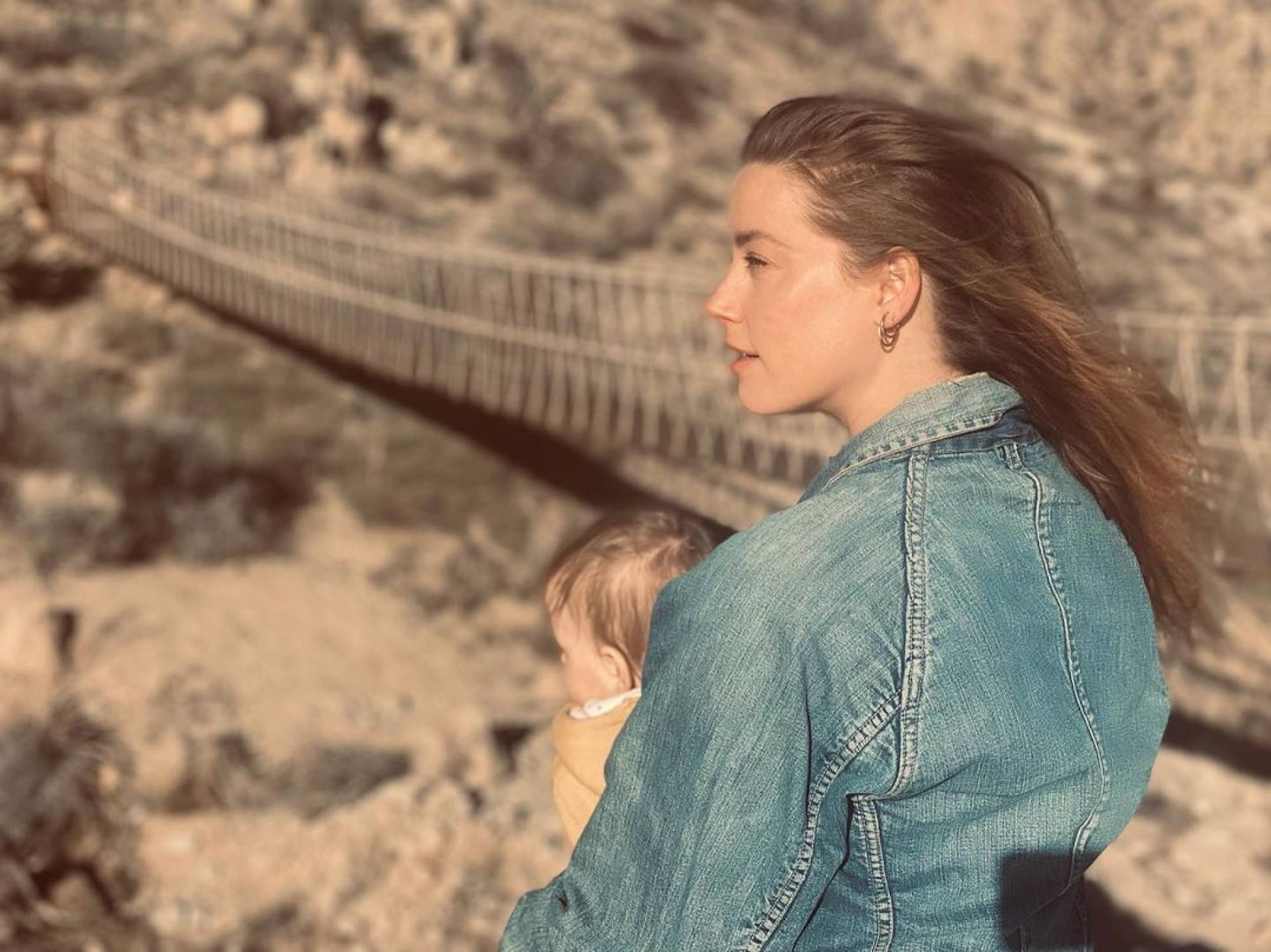 Amber Heard trốn đi đâu sau khi thua kiện, không có tiền đền bù cho Johnny Depp? - Hình 9