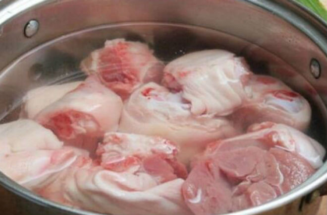 3 cách kho giò heo ngon đậm vị đưa cơm những chiều mưa - Hình 6