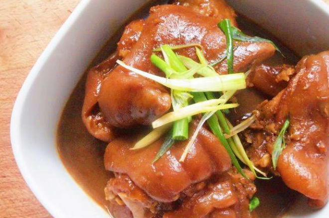 3 cách kho giò heo ngon đậm vị đưa cơm những chiều mưa - Hình 1