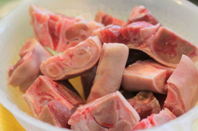 3 cách kho giò heo ngon đậm vị đưa cơm những chiều mưa - Hình 2