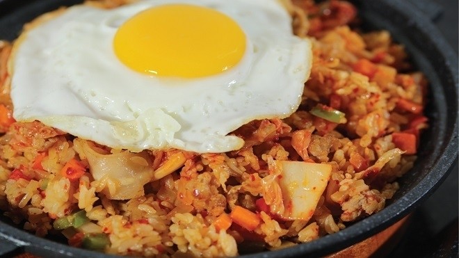 4 cách làm cơm chiên hấp dẫn lạ miệng cho gia đình đổi vị bữa sáng - Hình 7