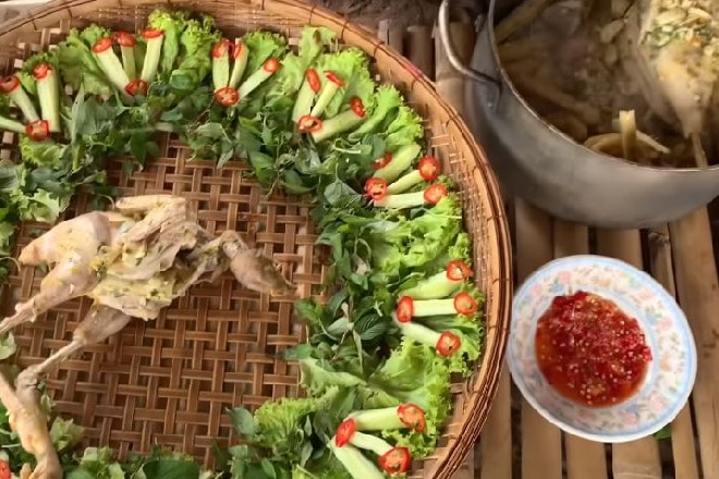 Cách hấp gà cách thủy vàng ngon đơn giản, nhanh chín mềm - Hình 15