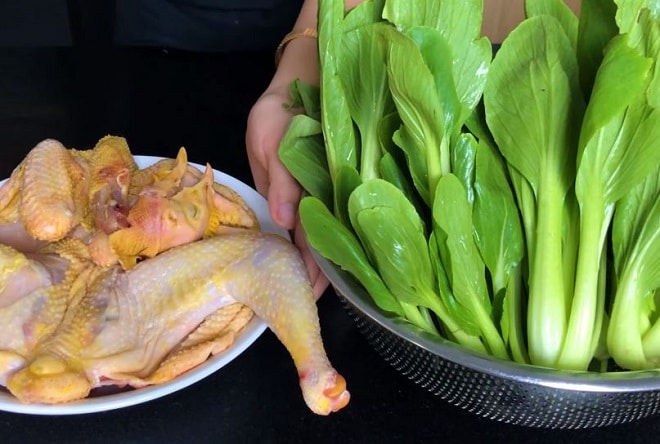 Cách hấp gà cách thủy vàng ngon đơn giản, nhanh chín mềm - Hình 16