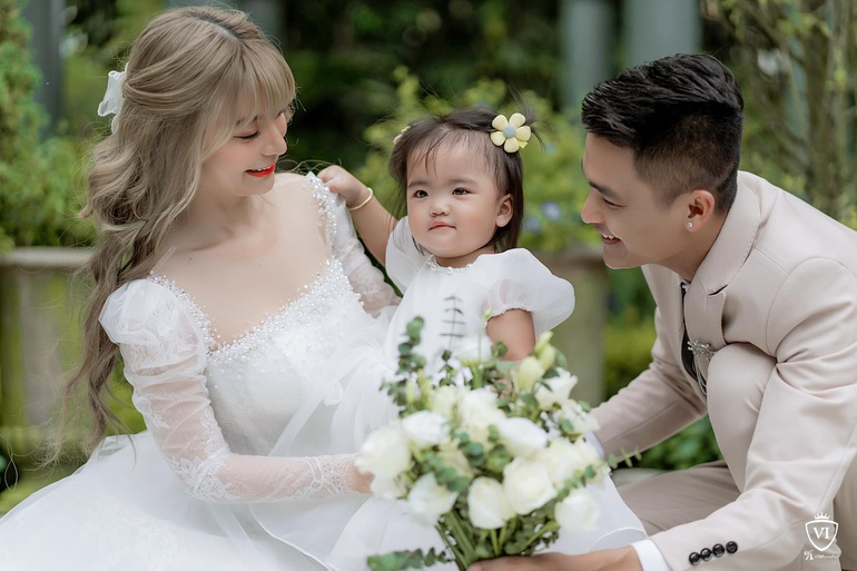 Clip hai bà sui quẩy cực sung trong đám cưới Mạc Văn Khoa gây sốt - Hình 2