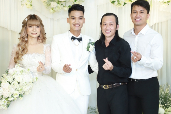 Dân mạng liên tục mỉa mai khi thấy Kiều Minh Tuấn ở hôn lễ Mạc Văn Khoa, sắc thái hiện tại gây chú ý - Hình 4