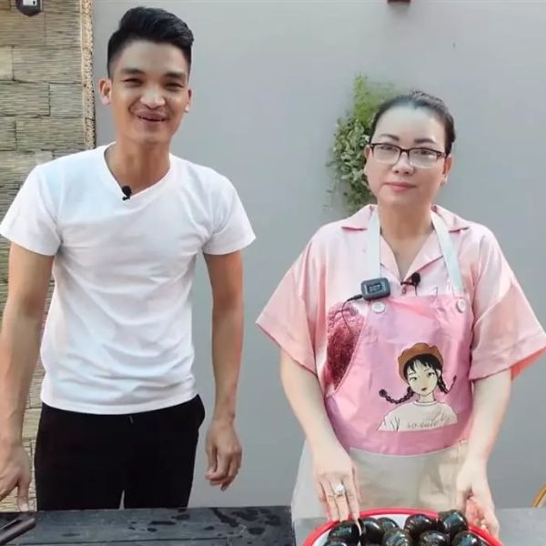 Mẹ vợ xuýt xoa khen con rể Mạc Văn Khoa ngay trong tiệc cưới - Hình 7