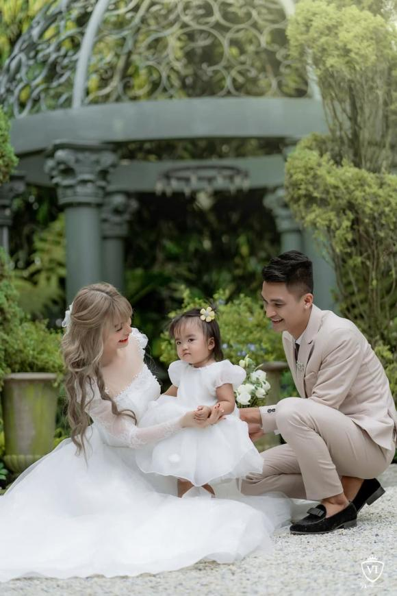 Mẹ vợ xuýt xoa khen con rể Mạc Văn Khoa ngay trong tiệc cưới - Hình 12