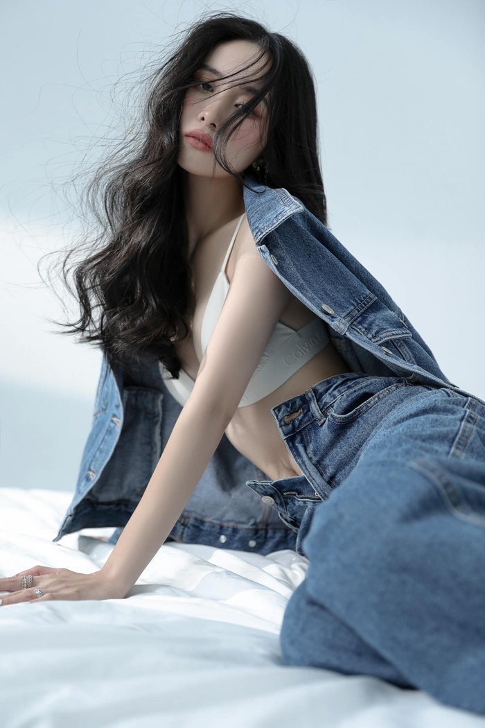Mừng tuổi mới, Jun Vũ xả bộ ảnh khoe eo thon ngực đầy gợi cảm hết nấc - Hình 10
