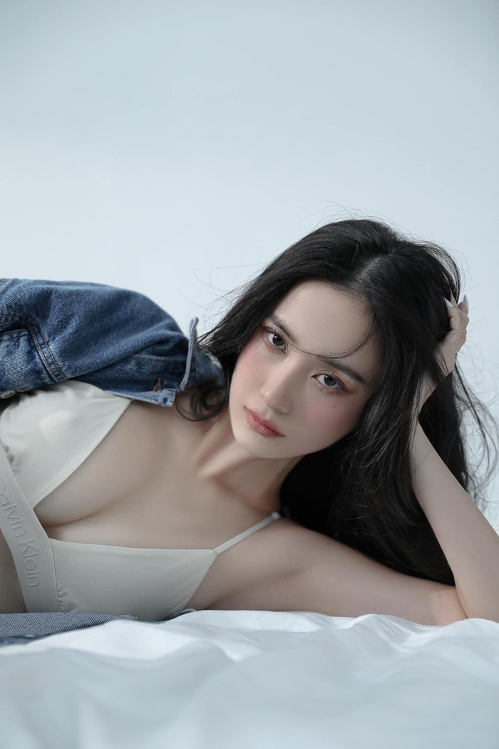 Mừng tuổi mới, Jun Vũ xả bộ ảnh khoe eo thon ngực đầy gợi cảm hết nấc - Hình 22