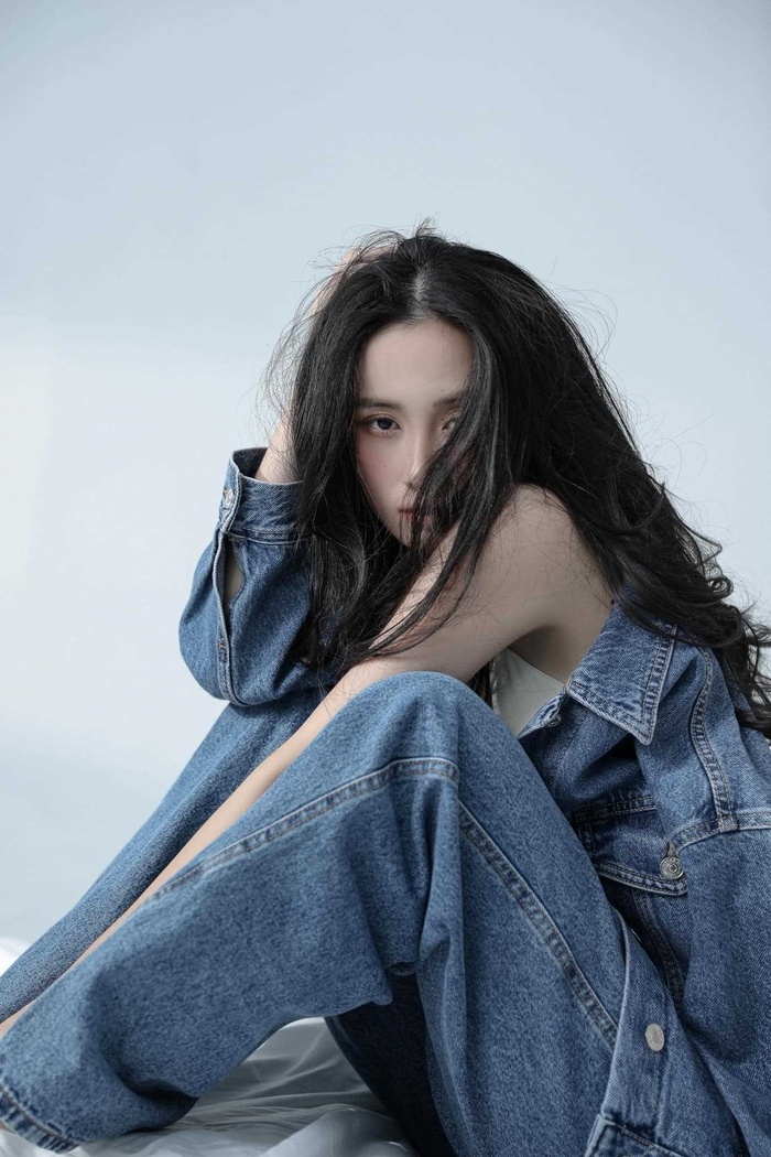 Mừng tuổi mới, Jun Vũ xả bộ ảnh khoe eo thon ngực đầy gợi cảm hết nấc - Hình 16