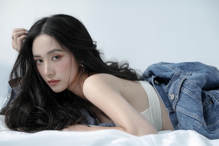 Mừng tuổi mới, Jun Vũ xả bộ ảnh khoe eo thon ngực đầy gợi cảm hết nấc - Hình 11