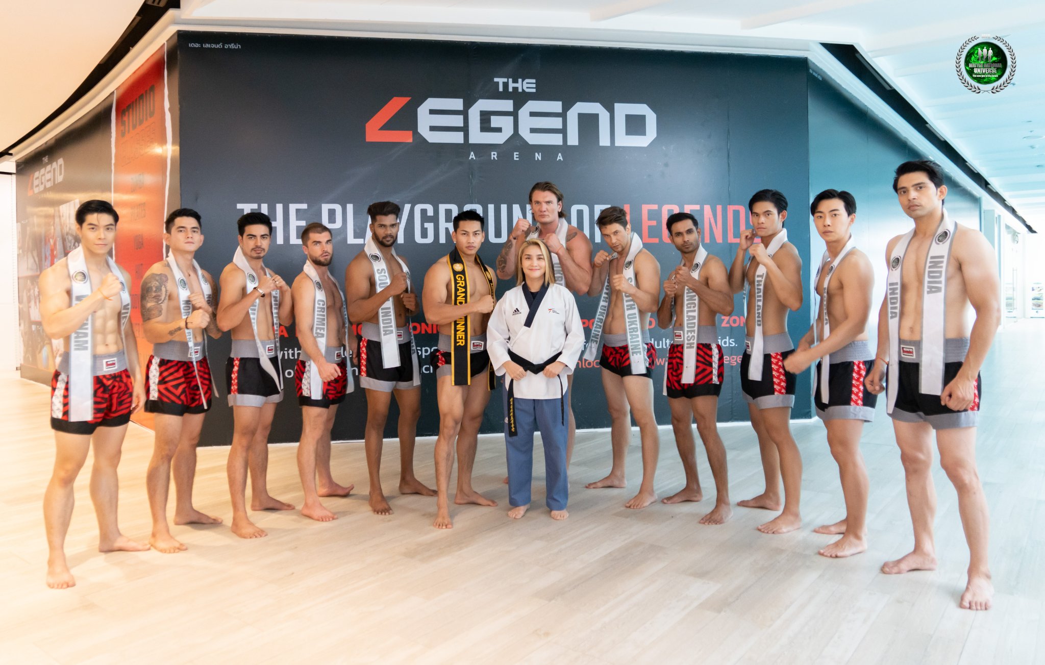 Ngô Hoàng Phi Việt mặc áo dài Vương Triều đến Mister National Universe 2022 - Hình 13
