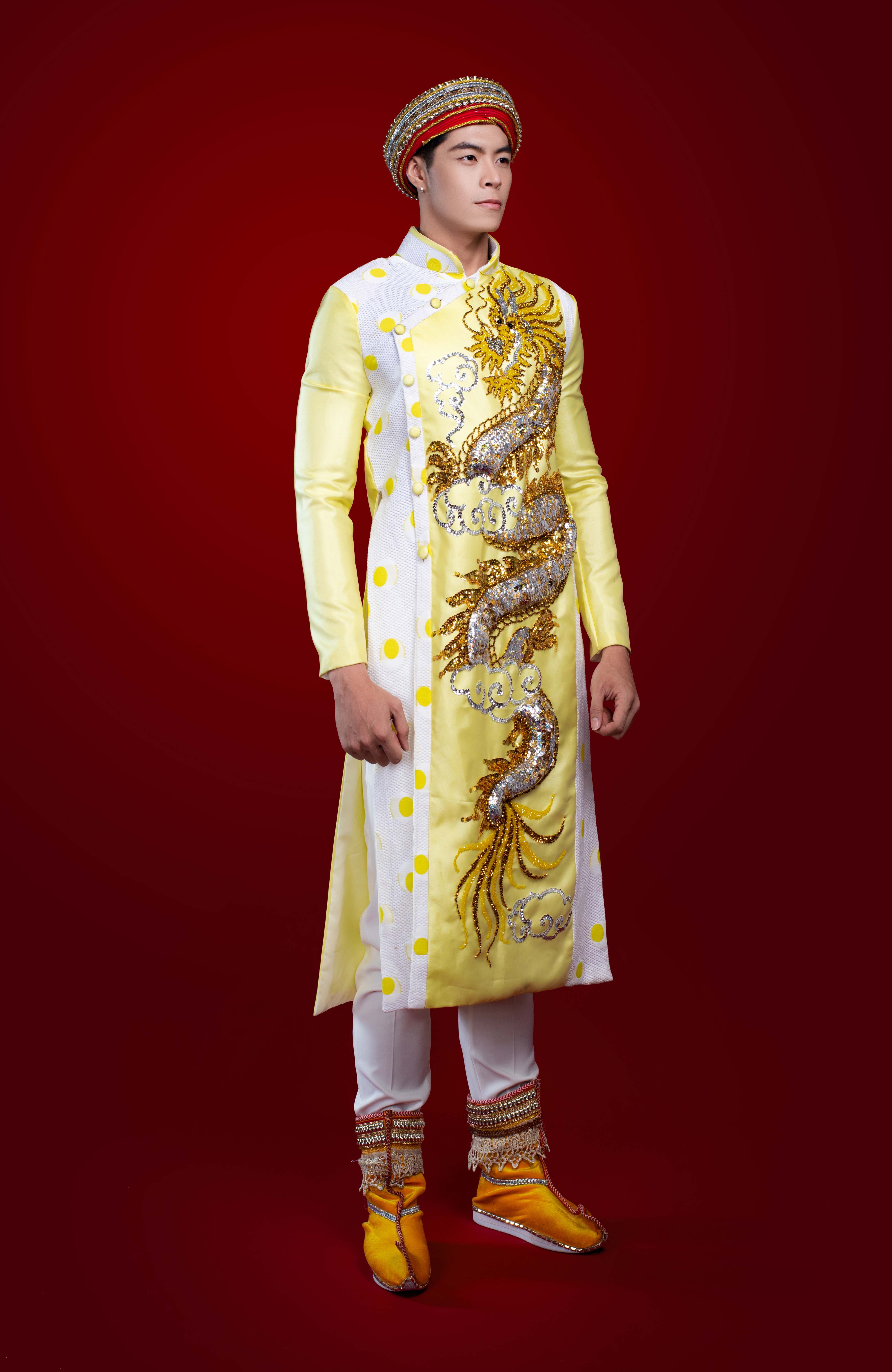 Ngô Hoàng Phi Việt mặc áo dài Vương Triều đến Mister National Universe 2022 - Hình 5