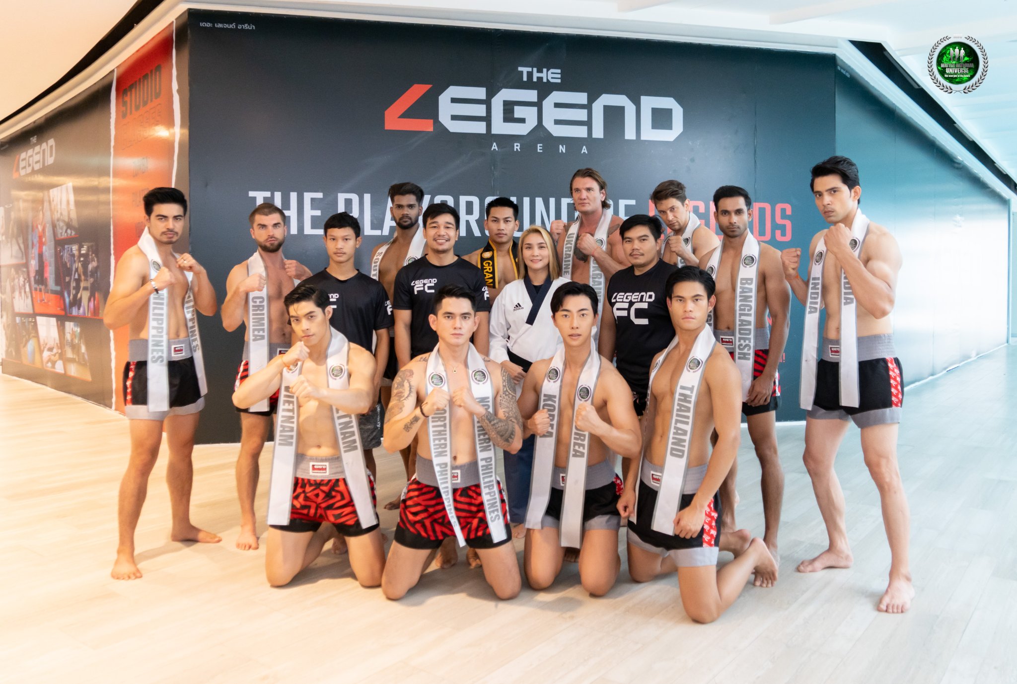 Ngô Hoàng Phi Việt mặc áo dài Vương Triều đến Mister National Universe 2022 - Hình 15