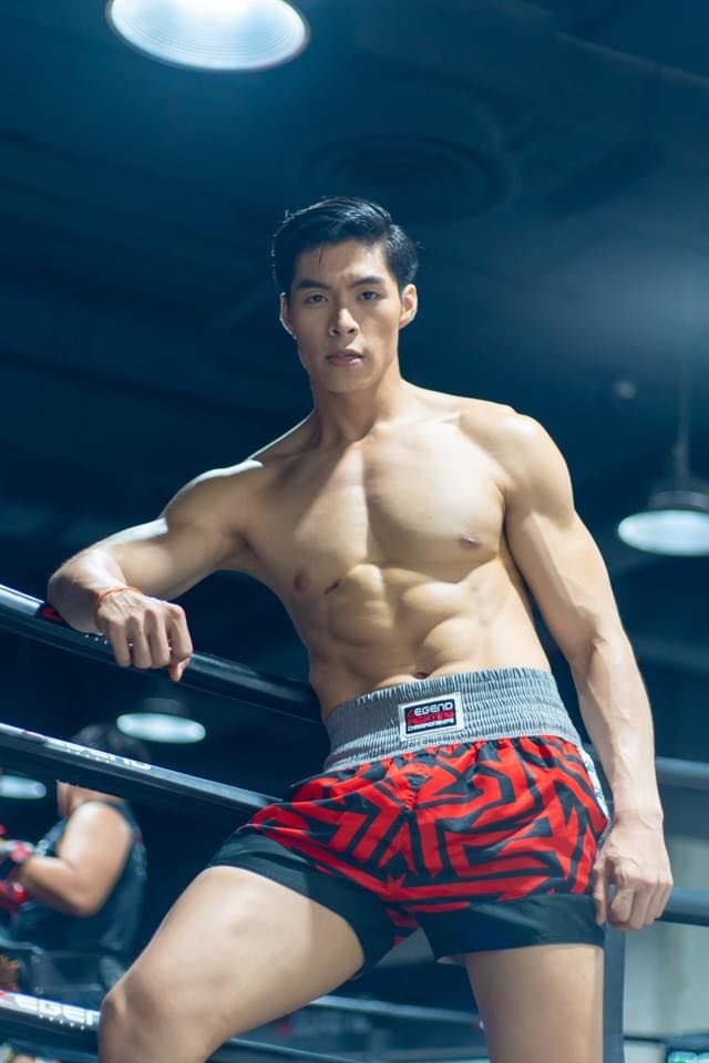 Ngô Hoàng Phi Việt mặc áo dài Vương Triều đến Mister National Universe 2022 - Hình 9