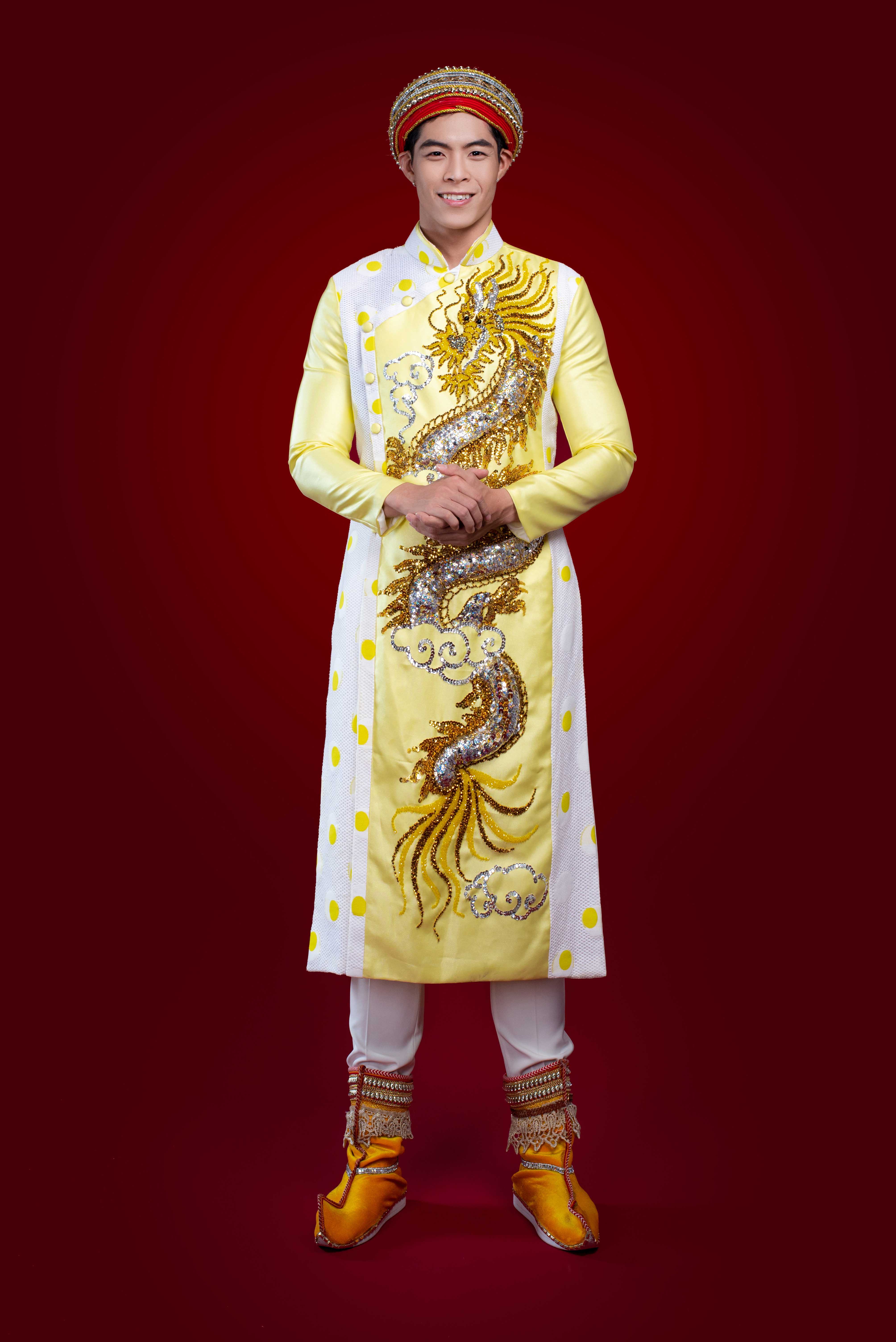 Ngô Hoàng Phi Việt mặc áo dài Vương Triều đến Mister National Universe 2022 - Hình 6