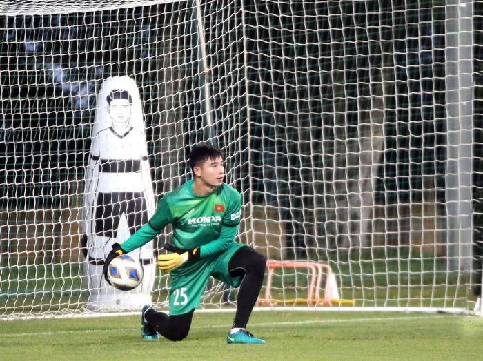 Nóc nhà cực xinh của thủ môn giúp U23 Việt Nam hòa Hàn Quốc - Hình 2