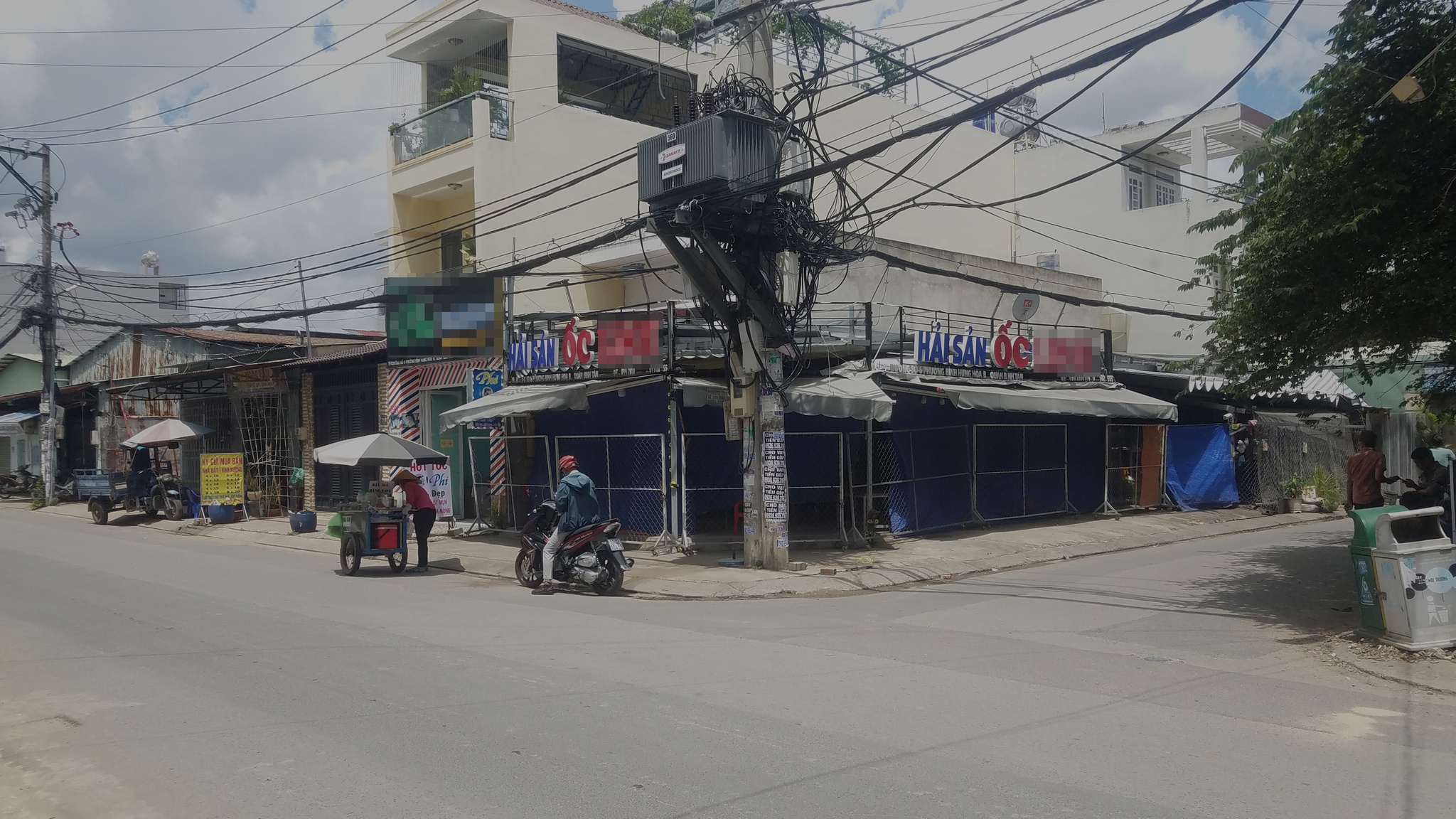 TP.HCM: Xông vào quán ốc chém gục một thực khách - Hình 1
