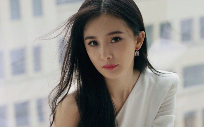 Triệu Lệ Dĩnh đi ngủ, Nhiệt Ba độc thoại với bản thân và muốn kiểu xả stress khác người của sao Cbiz - Hình 3
