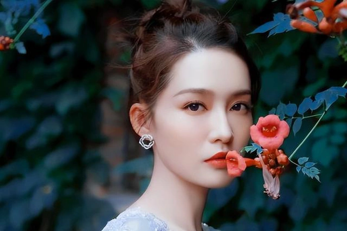 Địch Lệ Nhiệt Ba vượt mặt Lisa, Son Ye Jin trong bảng xếp hạng mỹ nhân Châu Á đẹp xuất thần 2022 - Hình 5
