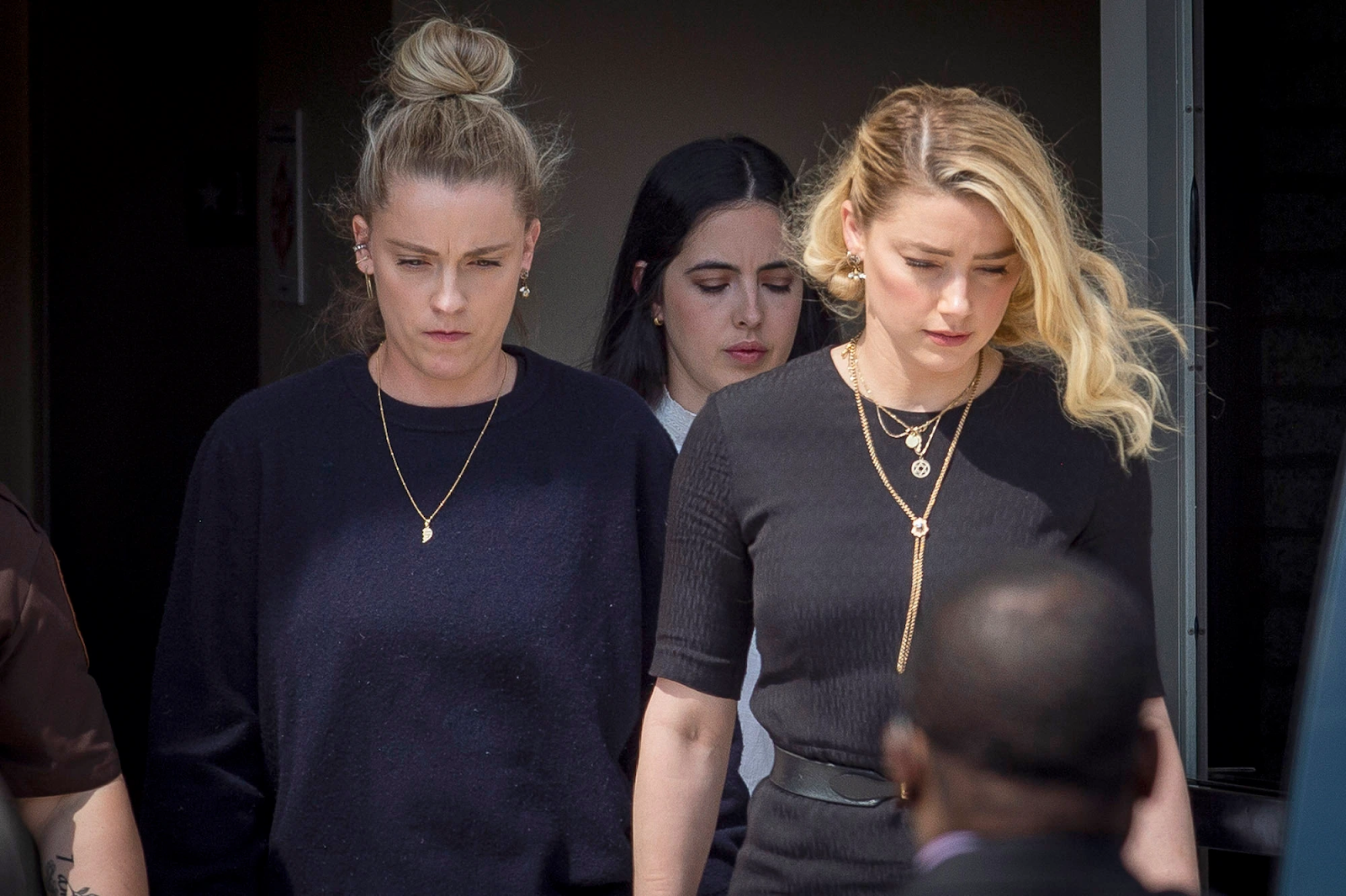 Whitney Henriquez bày tỏ thất vọng khi Amber Heard thua kiện, tiết lộ phiên toà giấu diếm sự thật - Hình 4