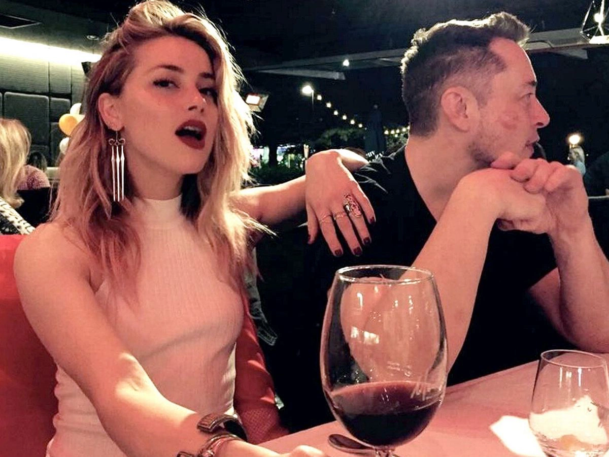 Amber Heard luyến tiếc tình cũ, vẫn giữ món quà Elon Musk tặng khi còn hẹn hò? - Hình 1