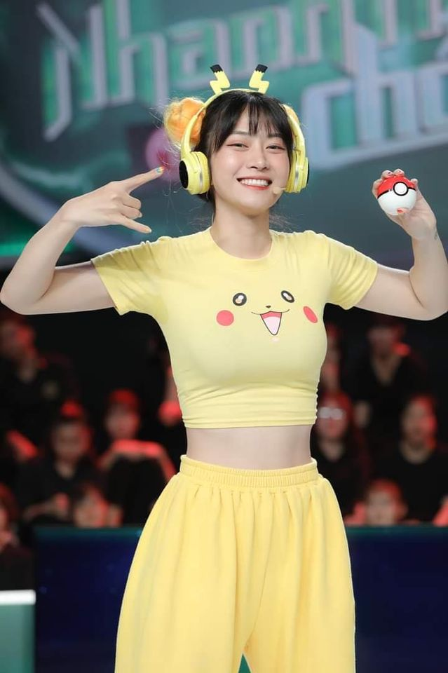 CiiN, Lê Bống và những idol tóp tóp ăn cả tấn gạch vì nhan sắc trên truyền hình khác xa ảnh mạng - Hình 7