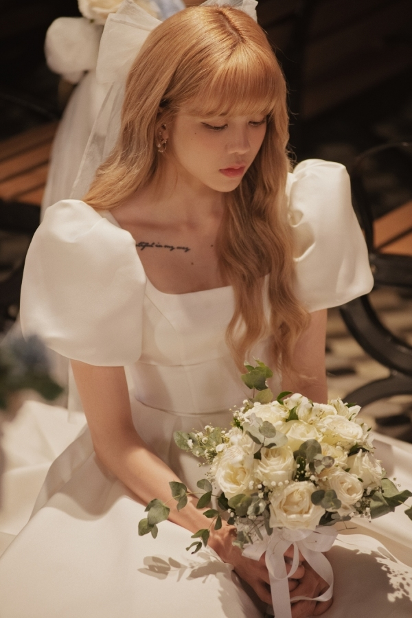 Sơn Tùng M-TP có động thái khó hiểu trong lúc Thiều Bảo Trâm xúc động ra MV mới - Hình 7